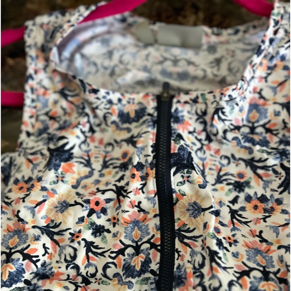 Athleta Barbados scrunch rashguard/workout gear . Small top,medium lined shorts. - Picture 7 of 8